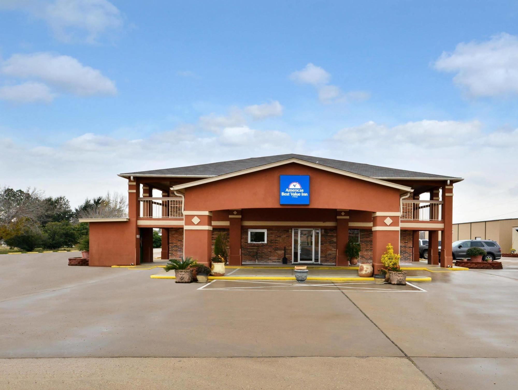 Surestay Hotel By Best Western Rockdale Exterior foto