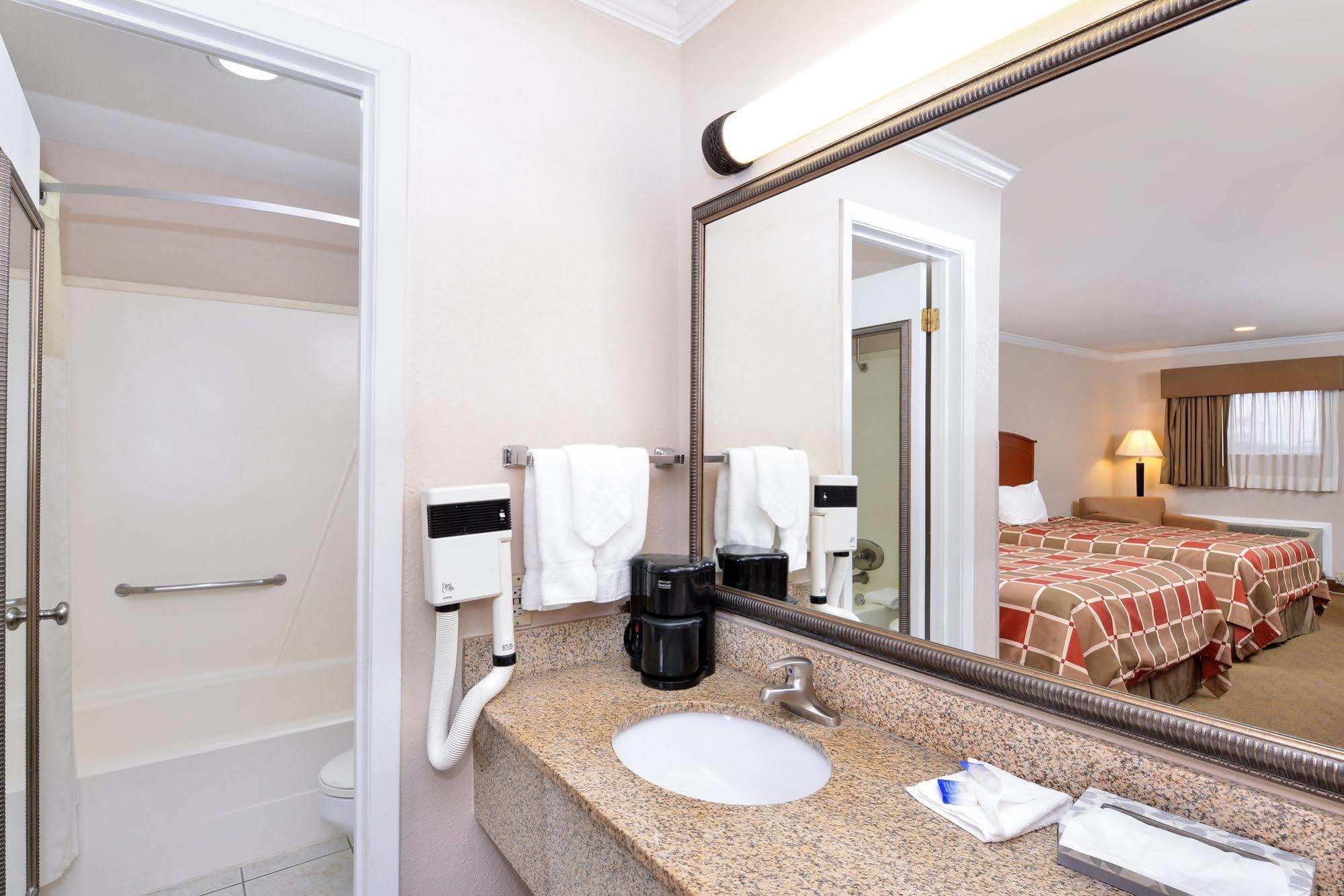 Surestay Hotel By Best Western Rockdale Exterior foto